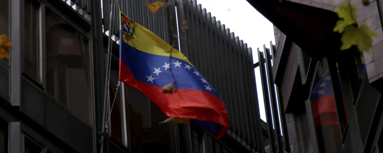 L'exèrcit veneçolà fa costat a Rodríguez i s'activa per combatre l'"agressió imperial" dels Estats Units