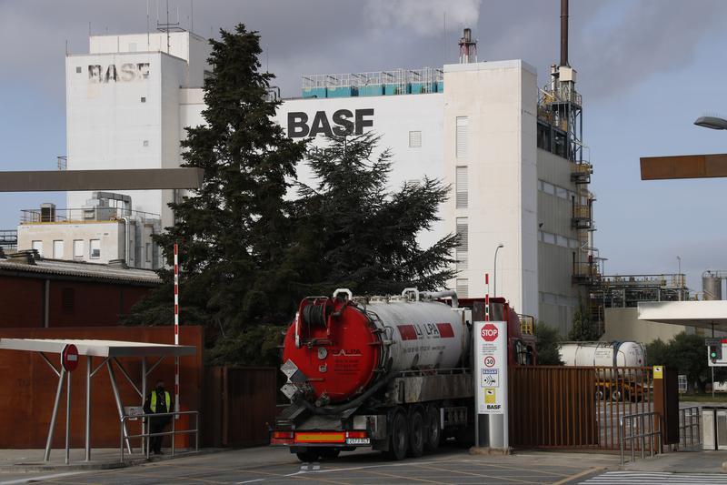 Basf atura el projecte de reciclatge de bateries a Tarragona per la caiguda de la demanda de cotxes elèctrics